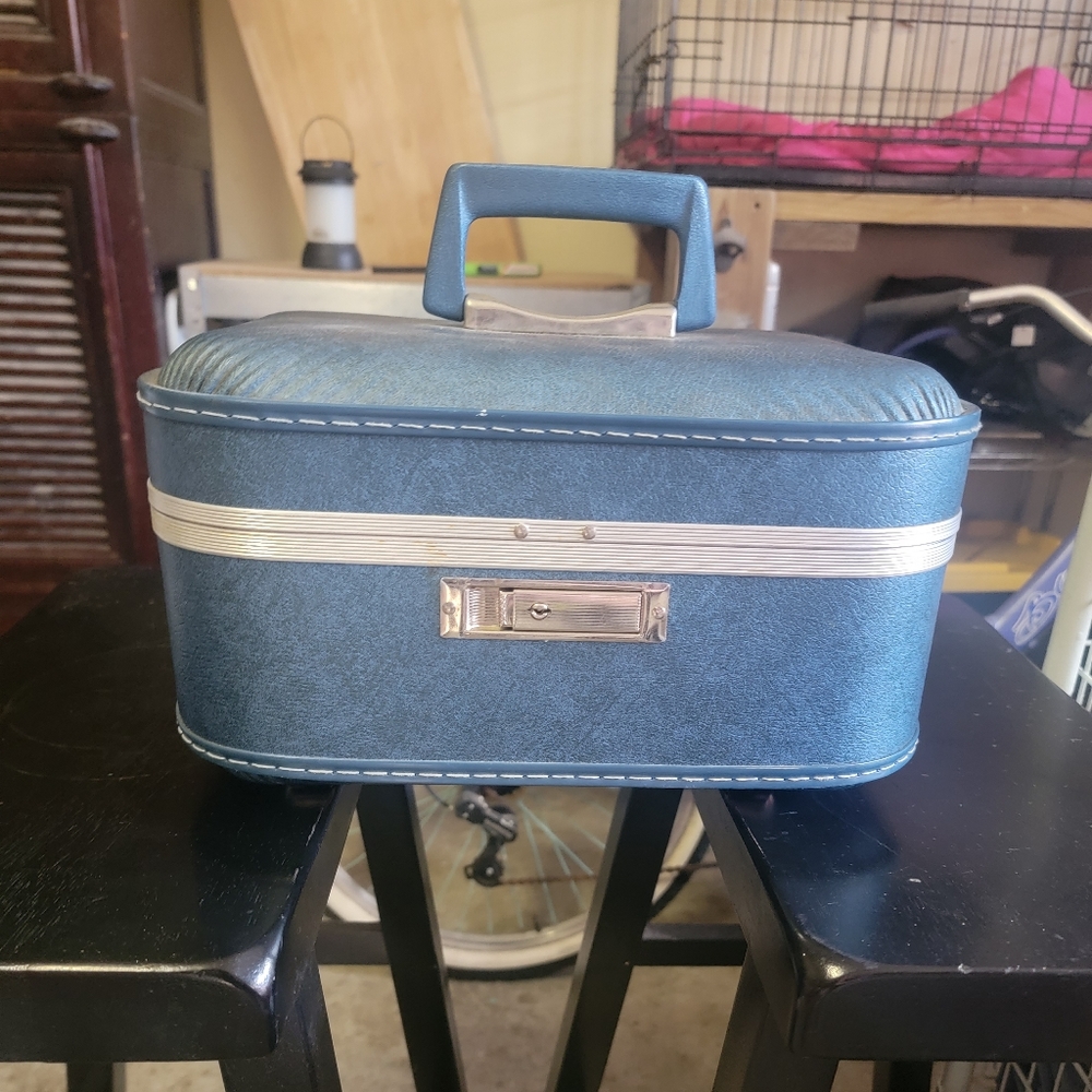 Trojan Brand Vintage Beautiful Make up Case